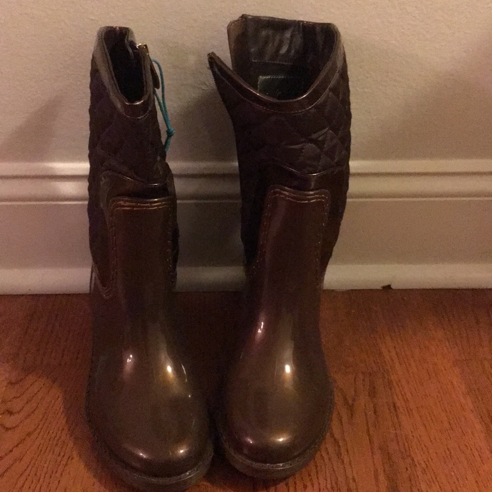 New without tags Brown rain boots